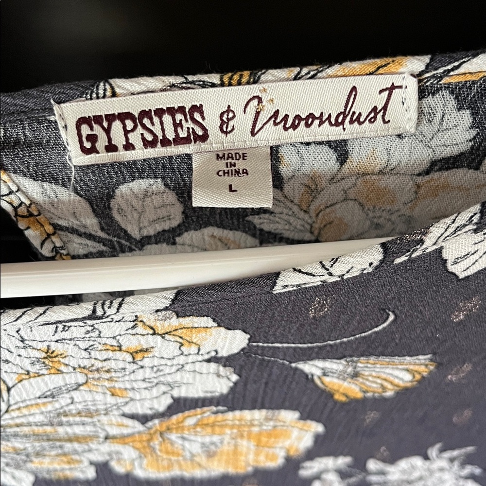 Gypsies & Moondust floral bell sleeved top - Picture 5 of 8